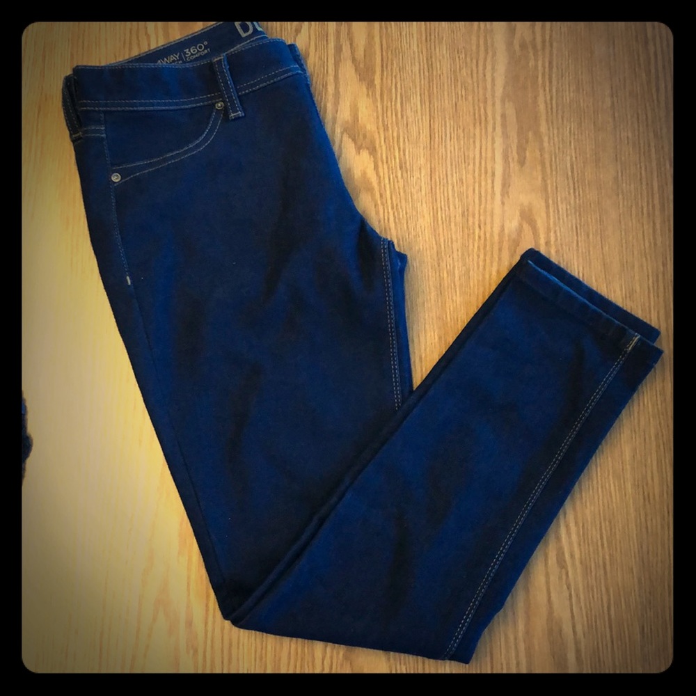 DL1961 women’s size 29 skinny jeans with stretch
